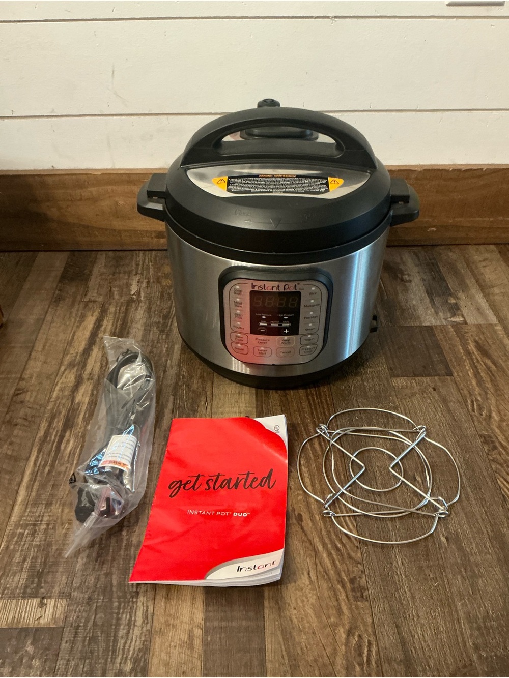 Instant Pot Duo 60 V5 6-Qt Stainless/Black 7-in-1 Multi-Cooker New No Box